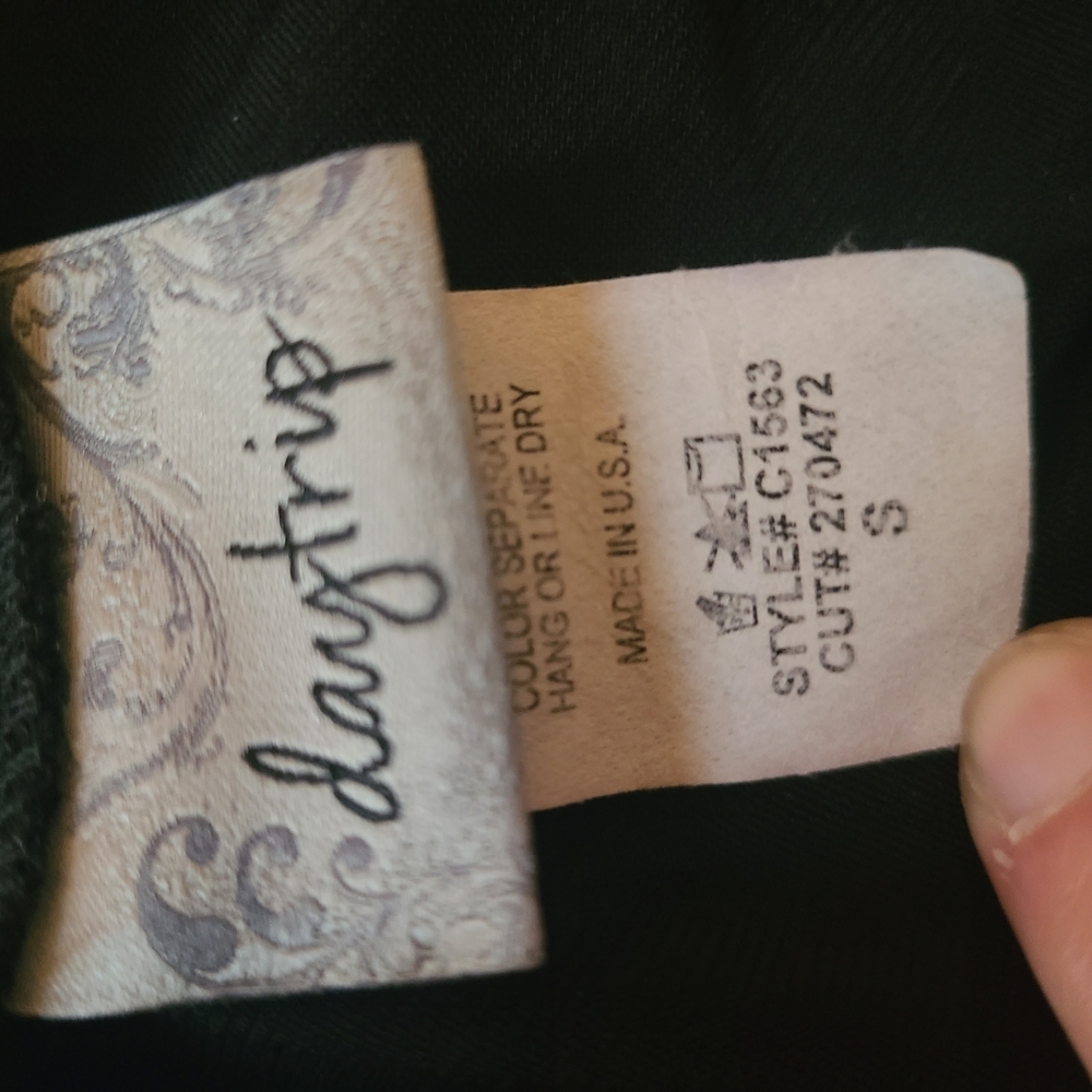 Daytrip by Buckle Metallic Silver Ruched V-Neck Top Women’s Small - Picture 6 of 10